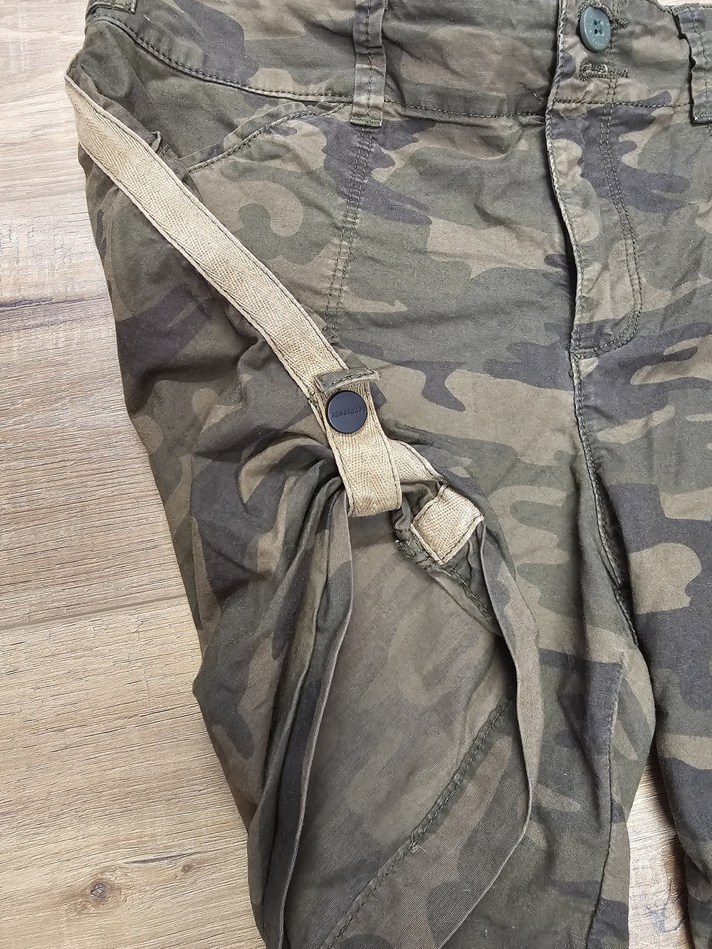 Sanctuary Camo Utility Shorts - Olive Green & Brown - Picture 6 of 7